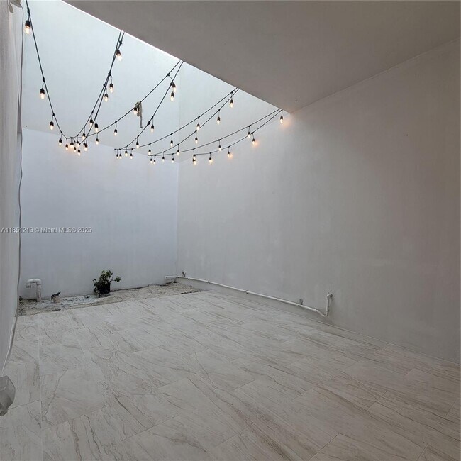 Building Photo - 10275 NW 66th St
