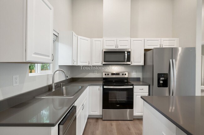 Building Photo - 826 SE 155th Ave