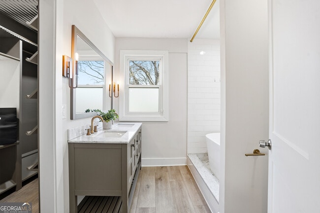 Building Photo - 310 Patterson Ave SE