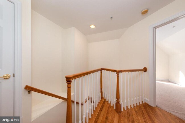 Building Photo - 1308 McLean Crest Ct