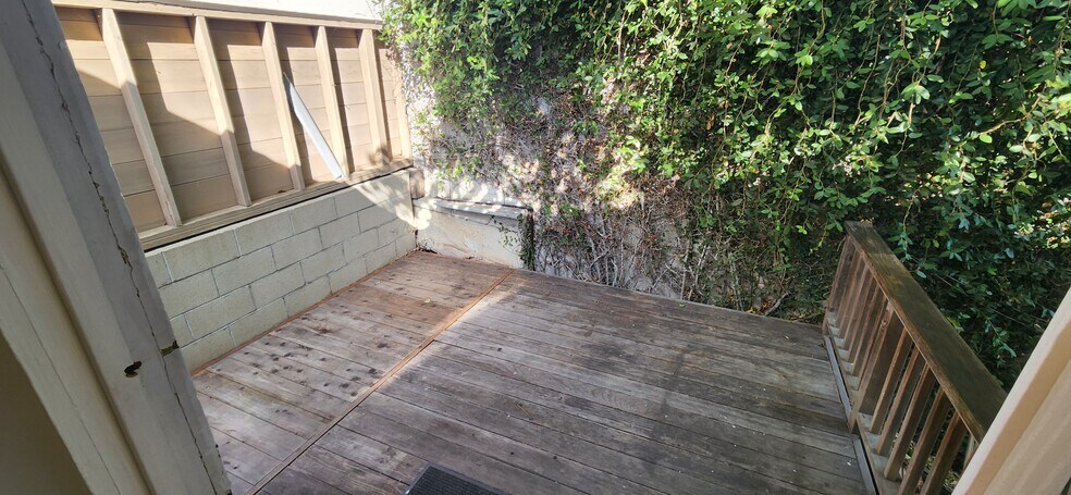 Building Photo - 1726 Ocean Way