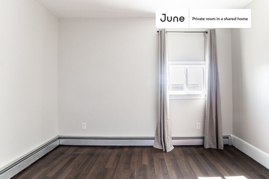 Building Photo - Room in Shared 4 bed/1.5 bath home