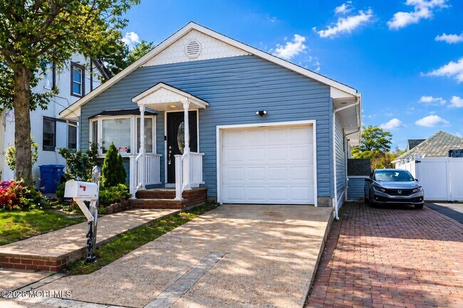 Building Photo - 145 Main St