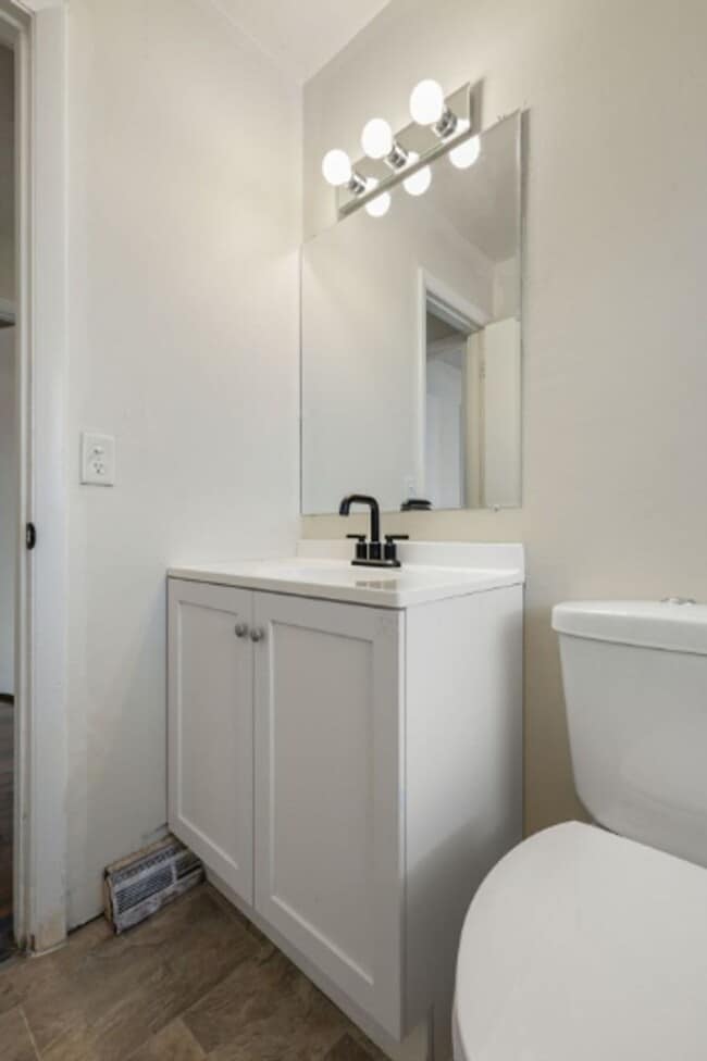 Building Photo - 4 Bed 13 Minutes From Downtown!