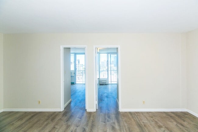 Building Photo - Hale Luana