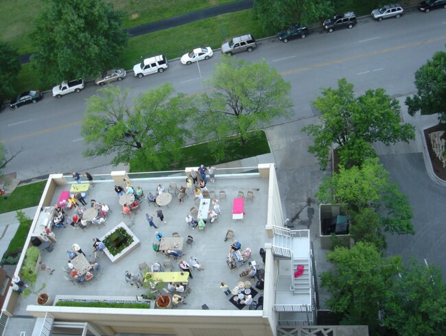 Building Photo - 4545 Wornall Rd