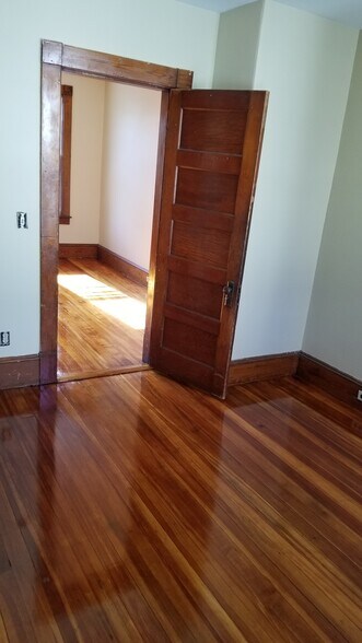 Building Photo - 14 Bardwell St