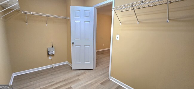 Building Photo - 11 Brookview Dr