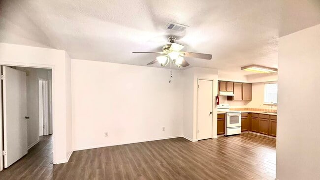 Building Photo - 16354 Villaret Dr