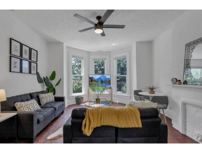 Building Photo - The Artist's Apt. | 2BR | Short North | +Parking
