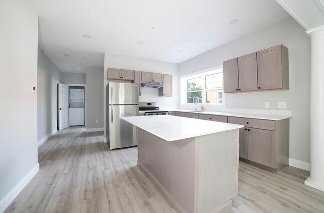 Primary Photo - 566-572-572 Main St