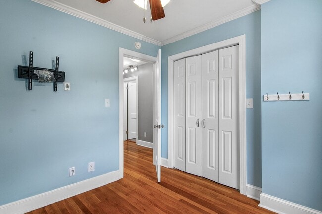 Building Photo - 3 Bed/2 Bath.  Pet Friendly. Large Yard. No Security Deposit