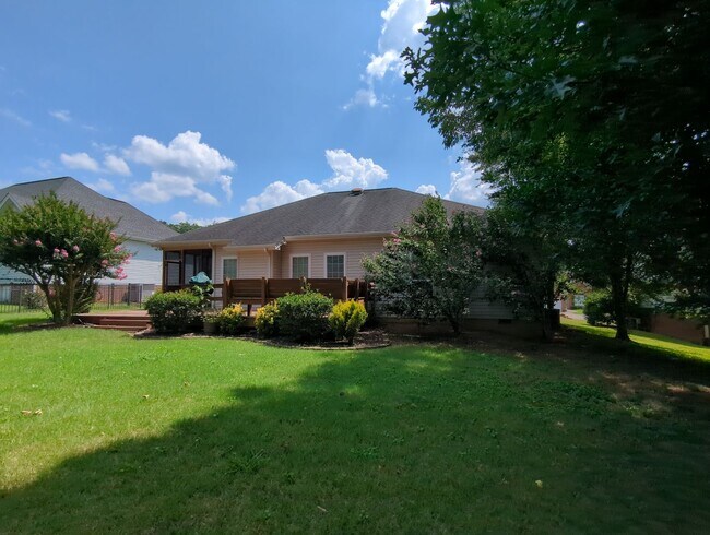 Building Photo - Nice Neighborhood in East Brainerd