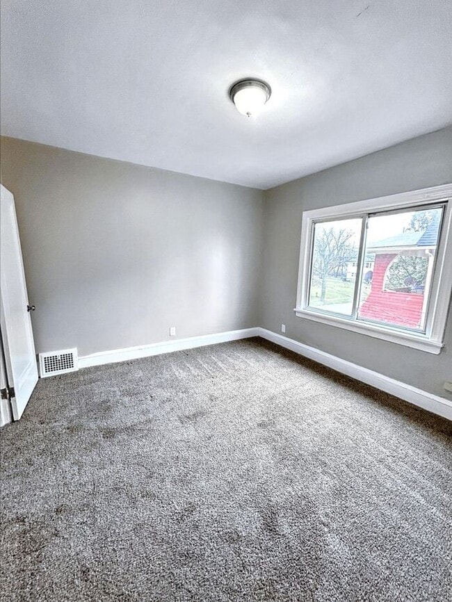 Building Photo - Cozy 2-Bedroom Apartment with Great Locati...