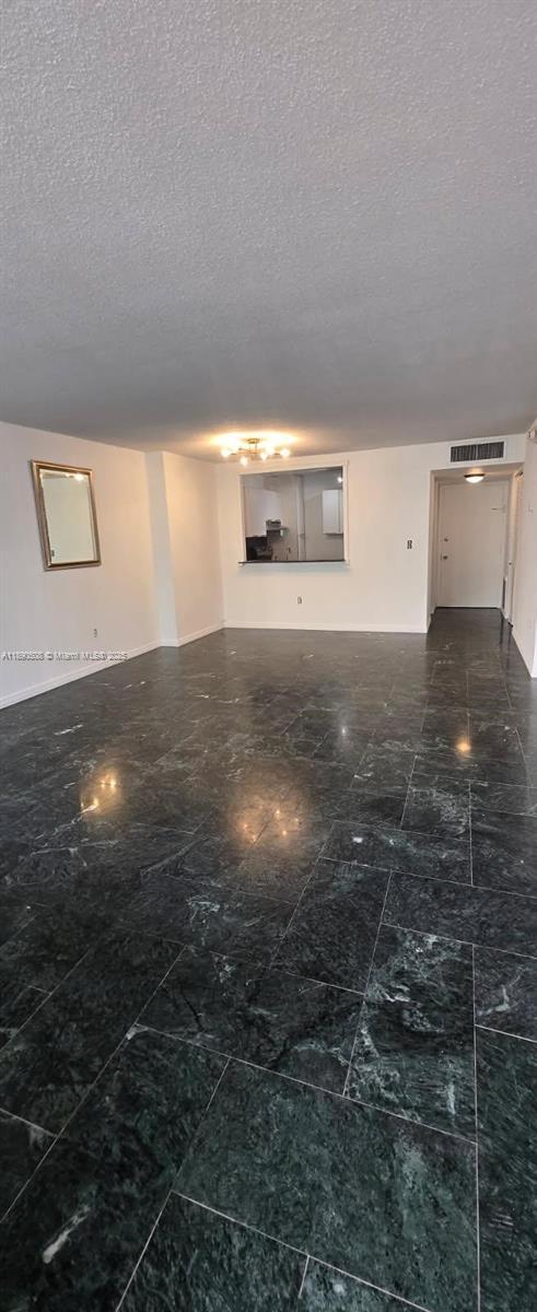 Building Photo - 2016 Bay Dr