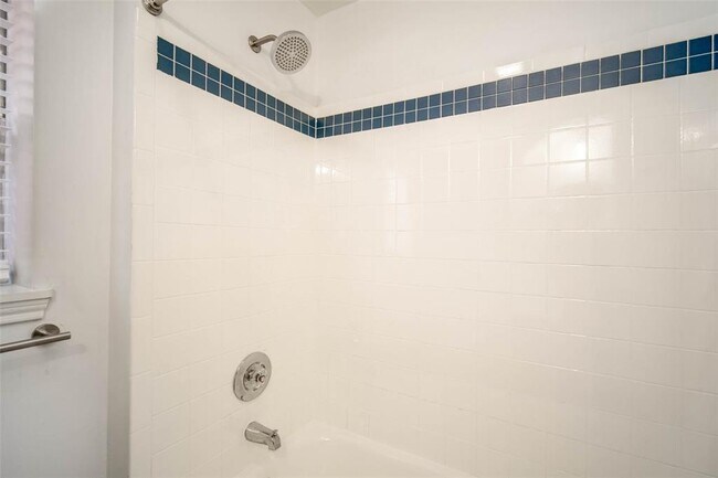 Building Photo - 2601 Rosedale St