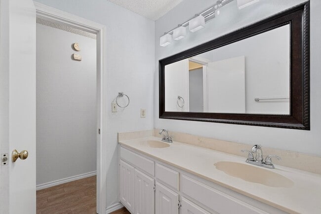 Building Photo - 1207 Mistywood Ln