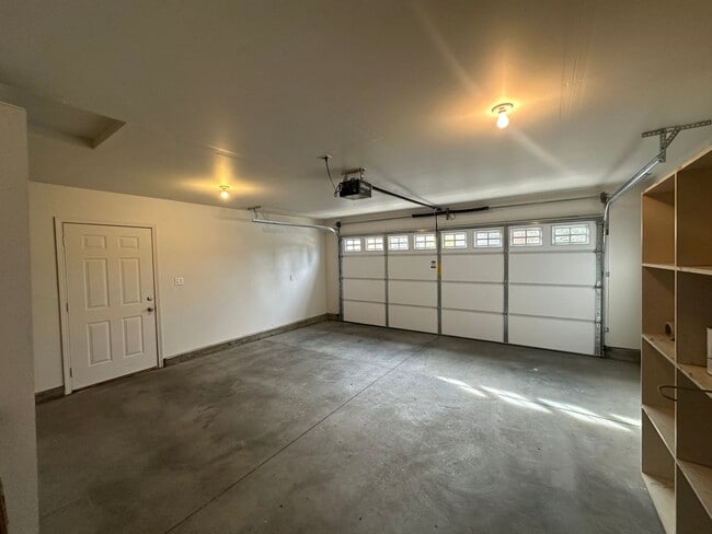 Building Photo - 3 Bedroom / 2 Bathroom Home in The Gated Troutcreek Village in Sisters