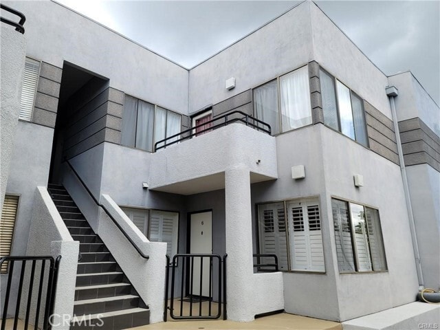 Building Photo - 360 S Los Robles Ave