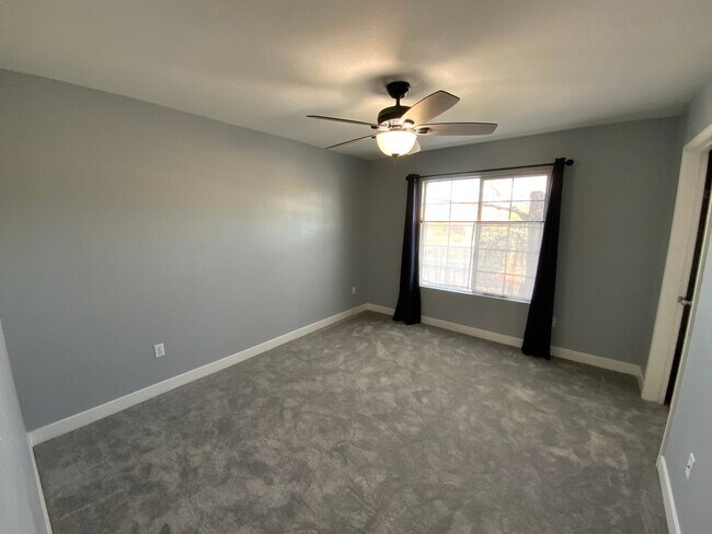 Building Photo - 2 Bed, 2 Bath, Condo with Pools, Fitness Center & Balcony located in Las Vegas, Nevada.