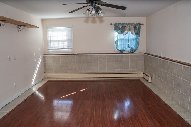 Building Photo - 1643 Colonial Manor Dr