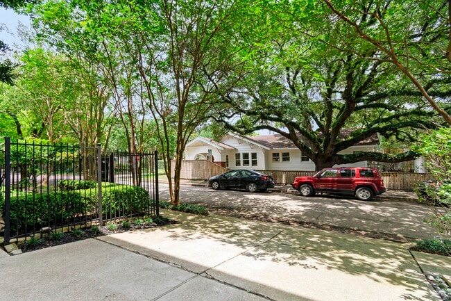 Building Photo - 4906 Mt Vernon St