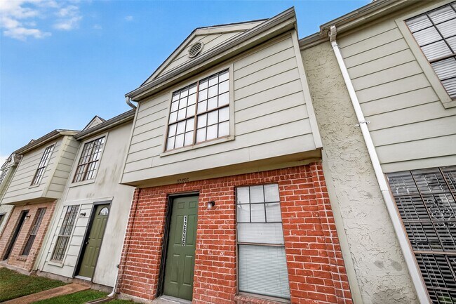 Building Photo - 12656 Windsor Village Dr