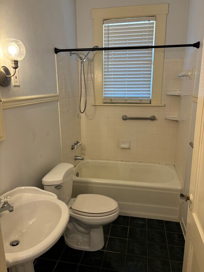 Building Photo - Lakebottom Area! Hardwood Floors Throughout! Call the office to schedule a tour!