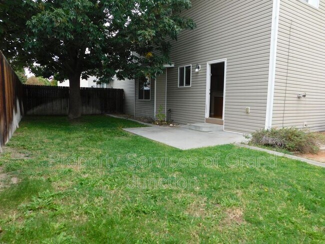 Building Photo - 3136 Shamrock Dr