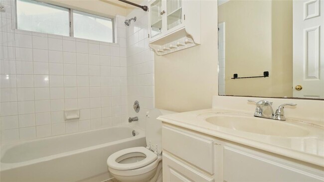 Building Photo - 4214 Oakland Falls Dr