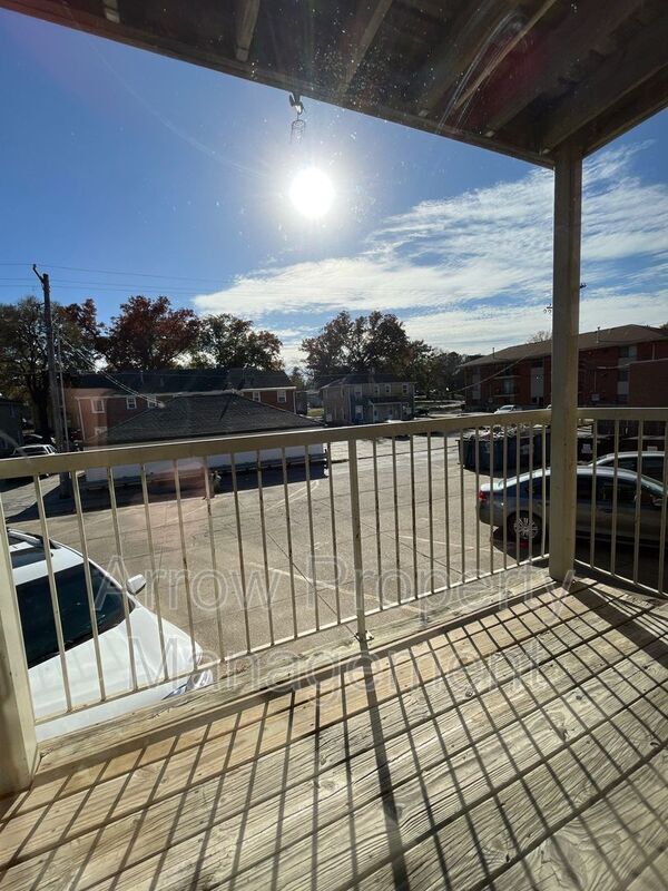 Building Photo - 3331 Holdrege St