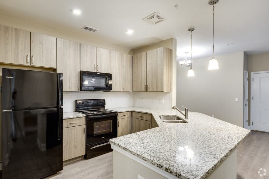 2BR, 2BA - 1,126SF - Kitchen - York Woods at Lake Murray Apartment Homes