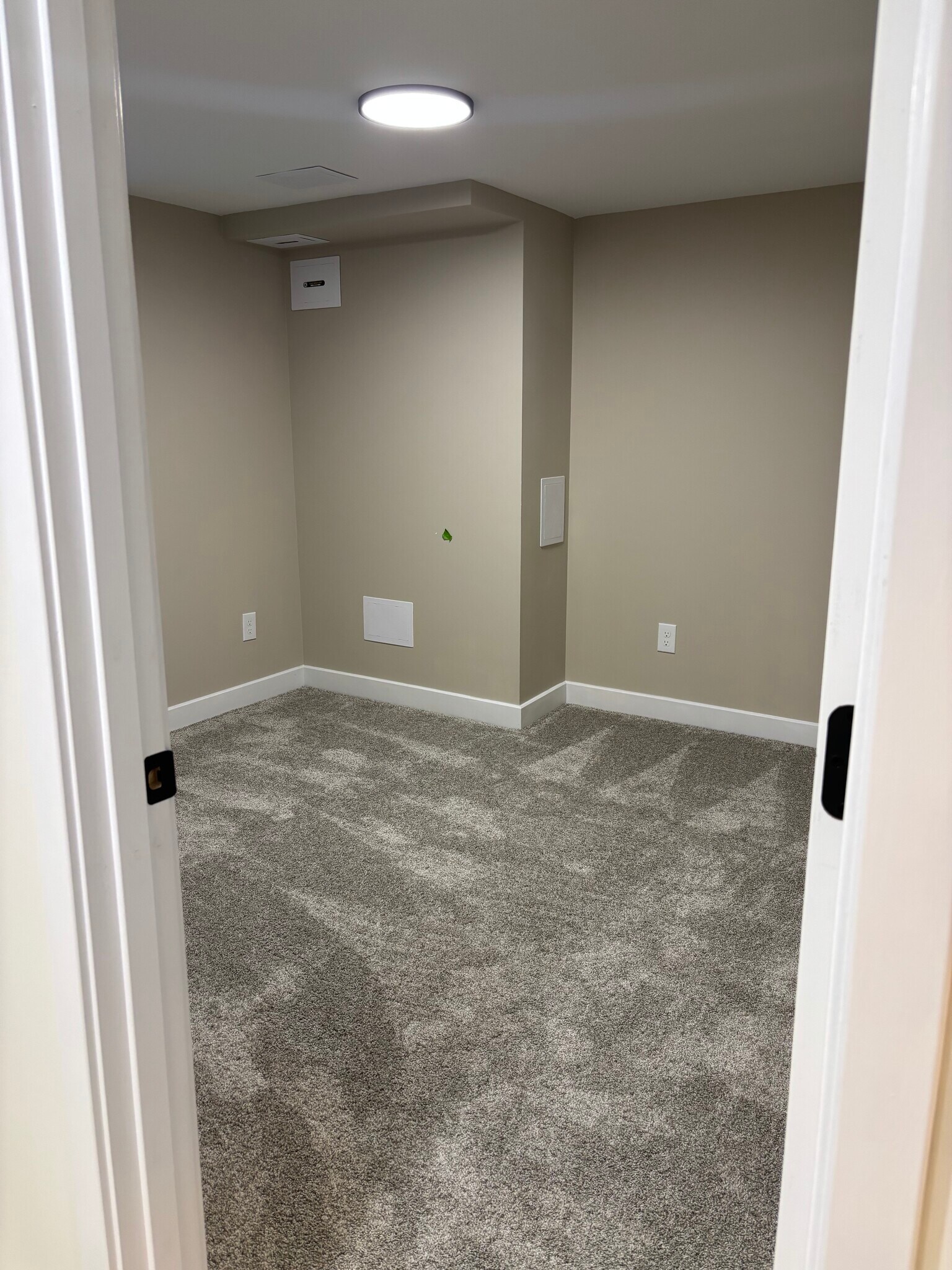 Basement Bed - 583 Cromwell Ave