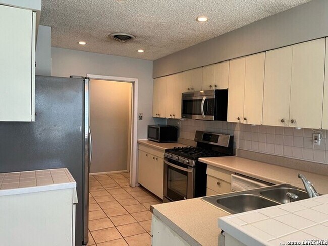 Building Photo - Move-in Special: First full month of rent FREE with a 2-year lease.