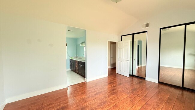 Building Photo - 151 Capetown Dr