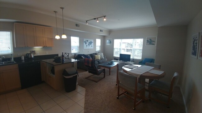 Building Photo - 3 Bedroom 2 Bath Condo in Wildhorse