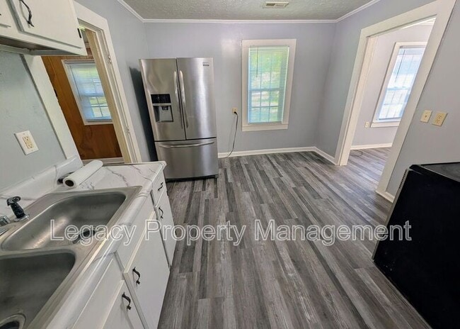 Building Photo - 712 S Kirkman St