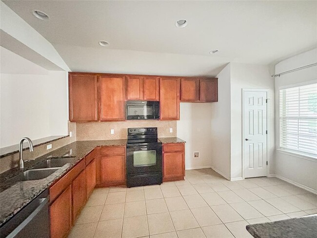 Building Photo - 7810 Squirrel Hollow Dr