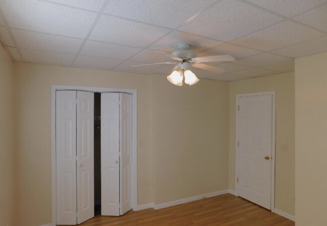 Building Photo - 207 N Pine