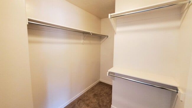 Building Photo - 483 E Apple Blossom Dr