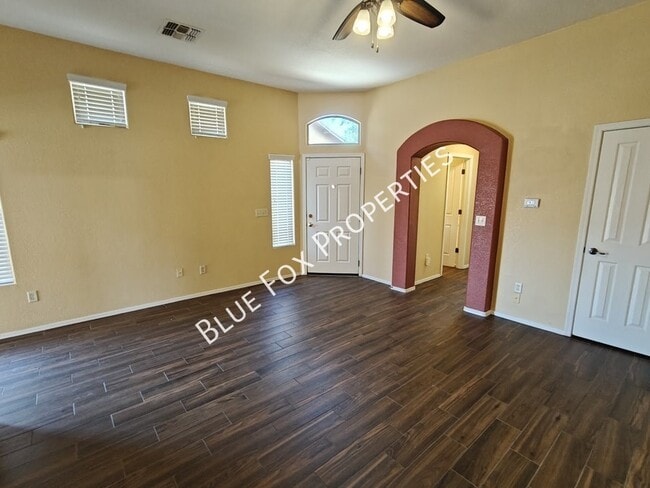 Building Photo - 2122 E Calle Arroyo Lindo