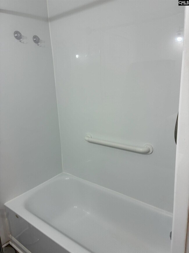 Building Photo - 617 Holland Cir