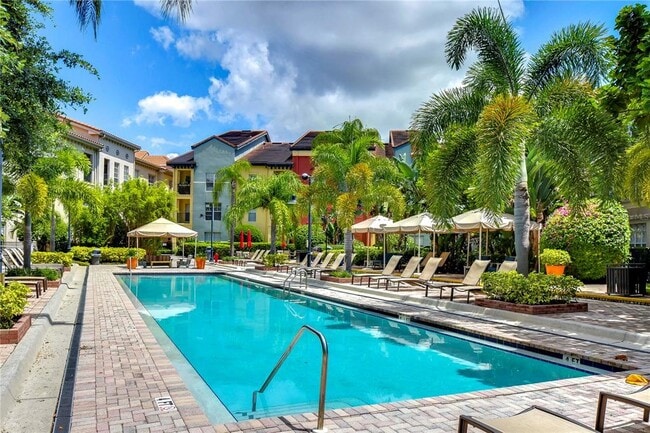 Building Photo - 2410 W Azeele St