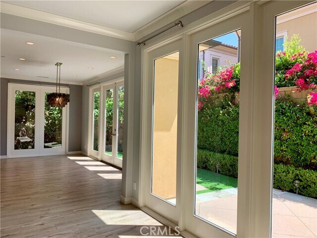 Building Photo - 81 Cipresso