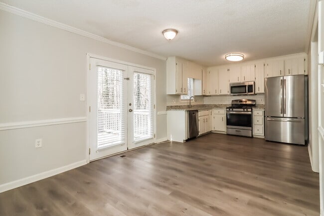 Building Photo - 565 Bells Ferry Pl