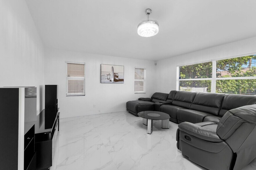 Building Photo - Coming in Sept ! Beautifully Furnished and  recently renovated home