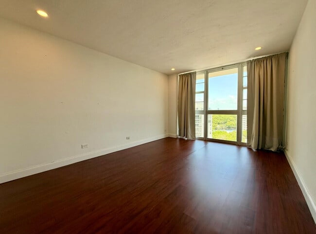 Building Photo - 2451 Brickell Ave
