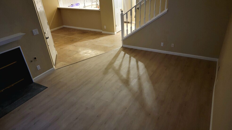 Building Photo - 119 Commodore Dr