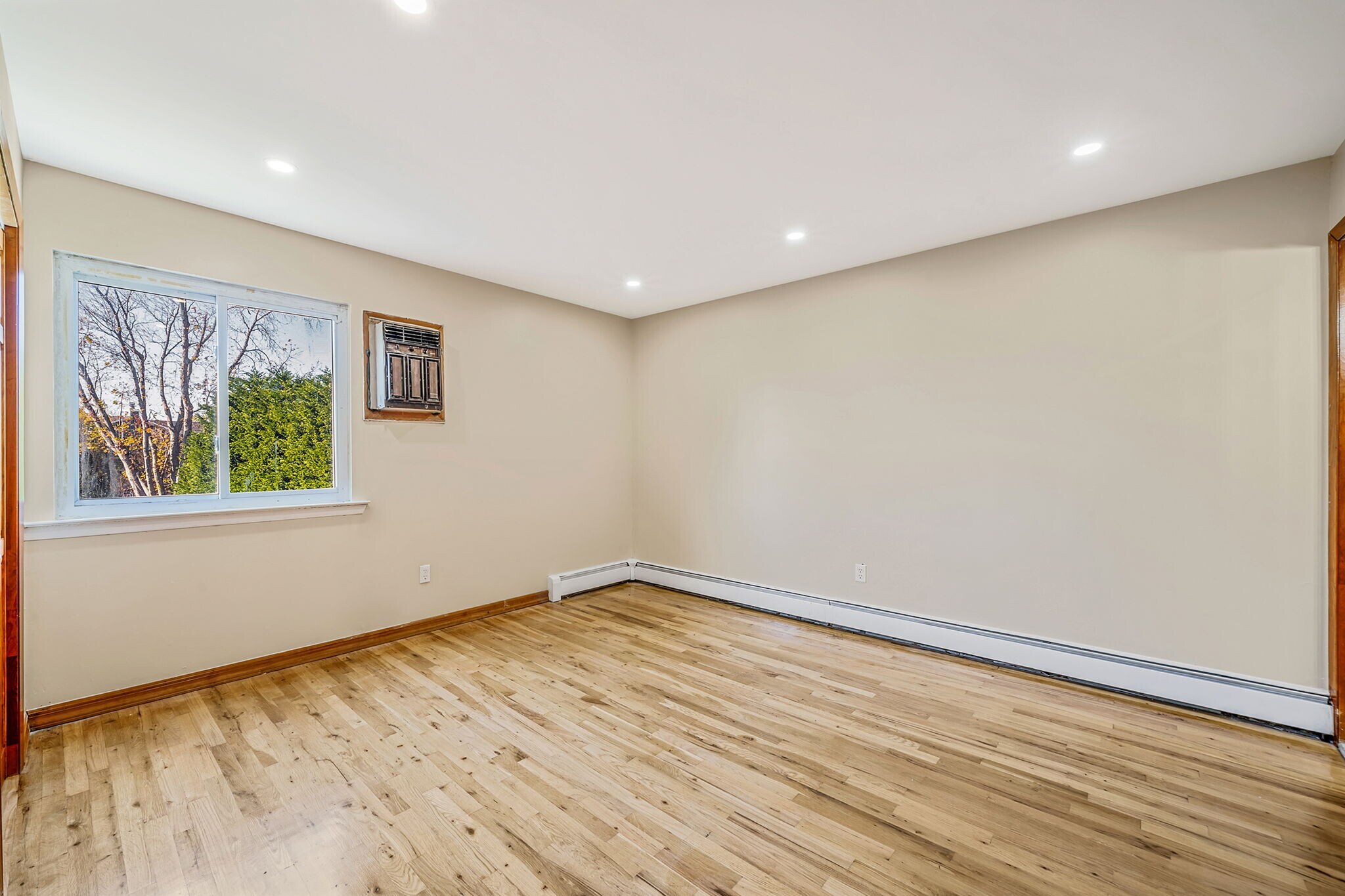 Building Photo - 4 Bay Pl