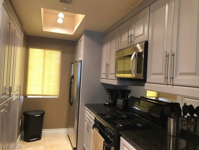 Building Photo - 220 E Flamingo Rd